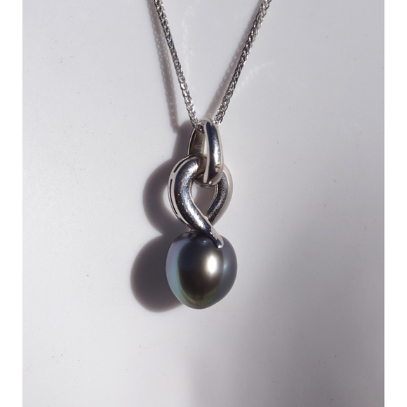 The Unbranded Brand Jewelry - Vintage 18k Solid Gold Cultured Tahitian Black Pearl Pendant Necklace 12.3mm